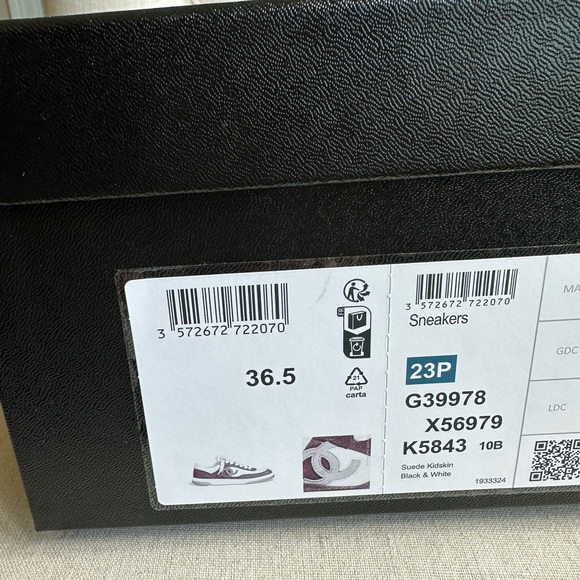 CHANEL 2023 BLACK AND WHITE SUEDE KIDSKIN SNEAKERS. SIZE 36.5. SOLD OUT - Picture 4 of 9